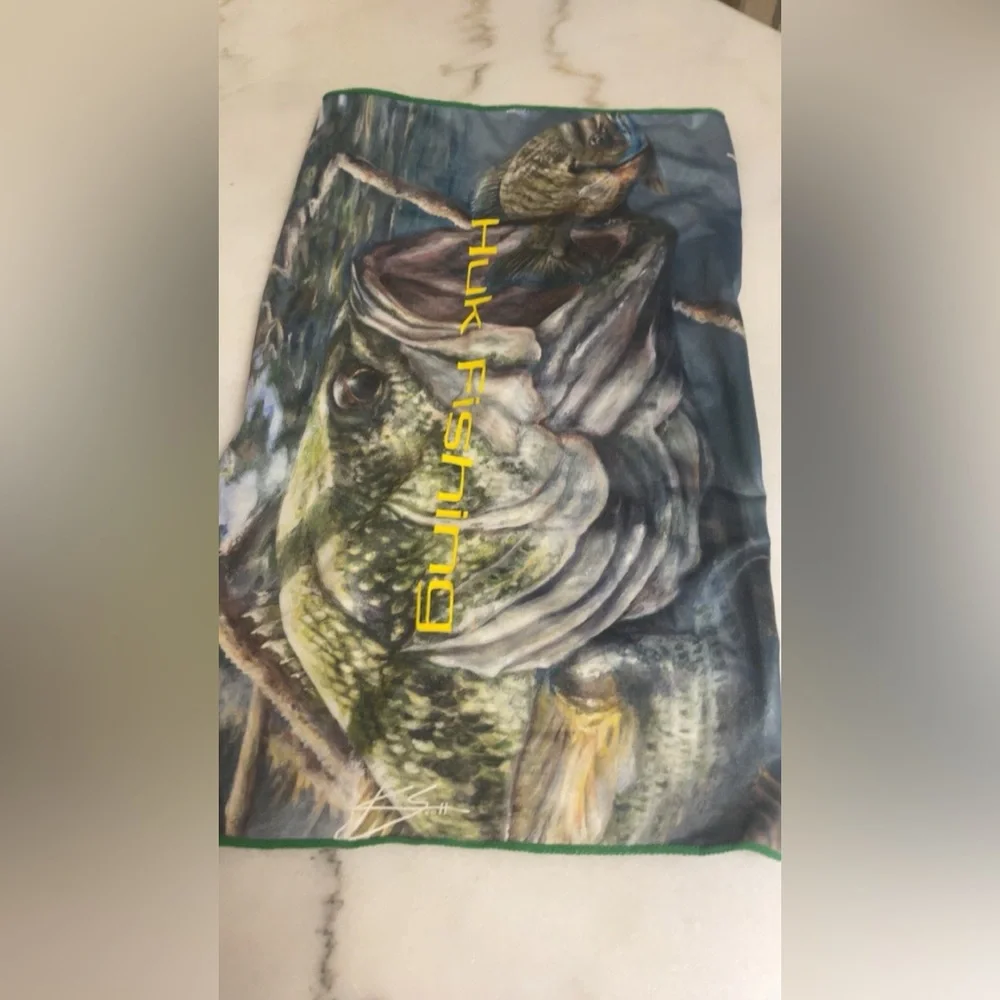Huk Fishing Graphic neck gaiter - green and Yellow EUC